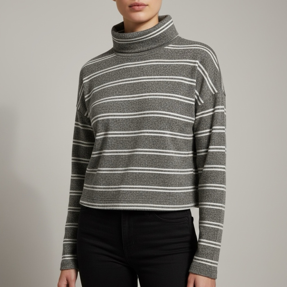 🌬️ Caution To The Wind Turtleneck Top~Women’s Med~Marled Gray w/ White Stripes